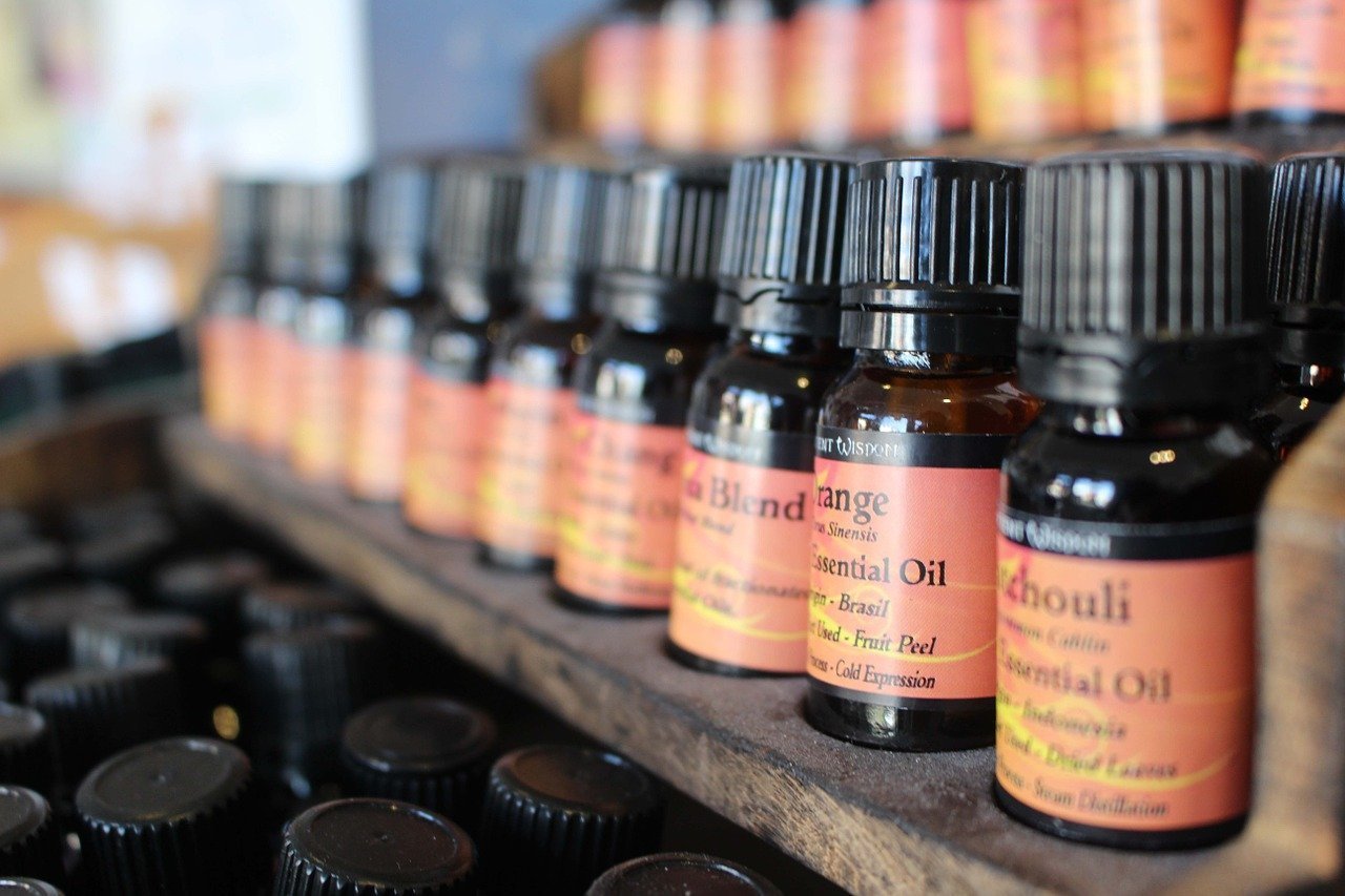 Essential Oils: The fragrant danger in your skin care - O U M E R E